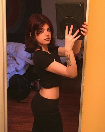 emoassyrian Nude Leaks Photo 5