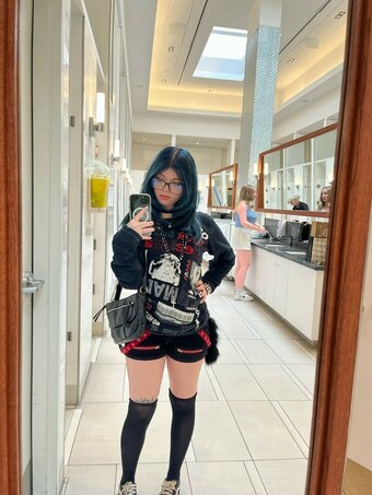 emoassyrian Nude Leaks Photo 11