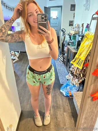 Emyleja / emyle_ja Nude Leaks OnlyFans Photo 6