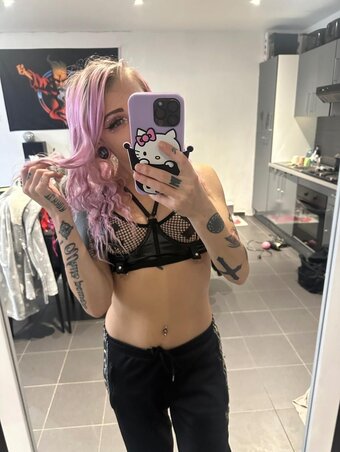 emytrashh Nude Leaks Photo 3