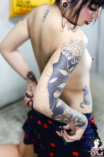 Enmaculate669 / Emieinks Nude Leaks OnlyFans Photo 14