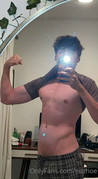 enzhoe Nude Leaks Photo 16