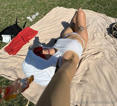 escobutt Nude Leaks Photo 22