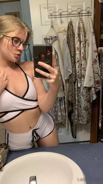 Escort Model Susan E Nude Leaks Photo 10