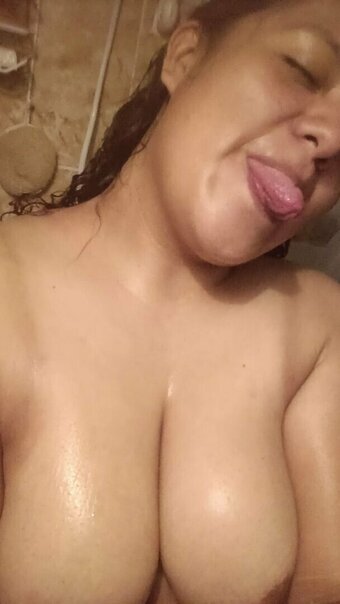 Esposa / Esposa rica Nude Leaks Photo 1