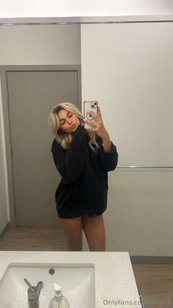 estee1 Nude Leaks Photo 10