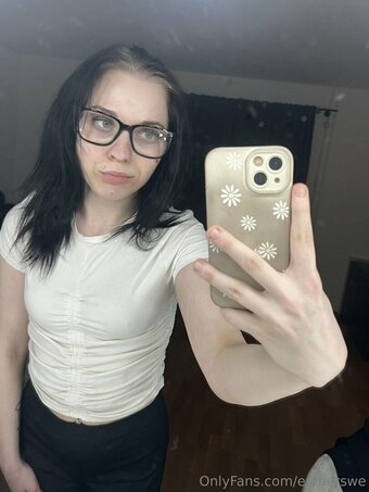 estherswe Nude Leaks Photo 1