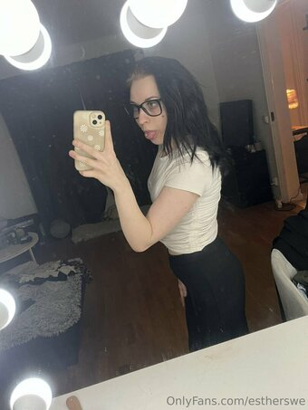 estherswe Nude Leaks Photo 2