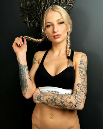 Eva Evans / bulgequeen / ev4evans / eva.miss.kiss / itsevaevans Nude Leaks OnlyFans Photo 23