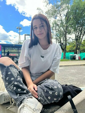 evabonnet Nude Leaks Photo 22