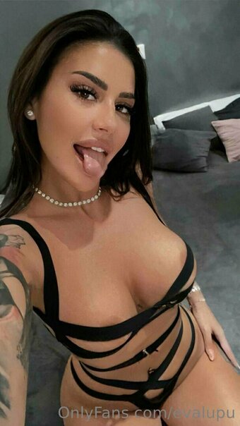 evalupu Nude Leaks Photo 1