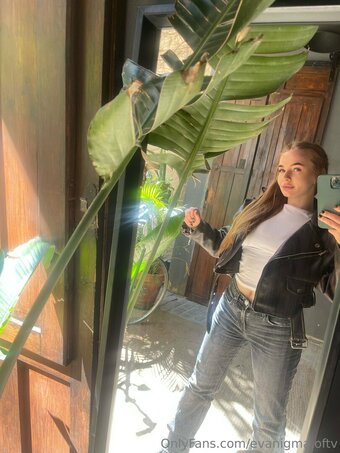 evanigma.oftv Nude Leaks Photo 18