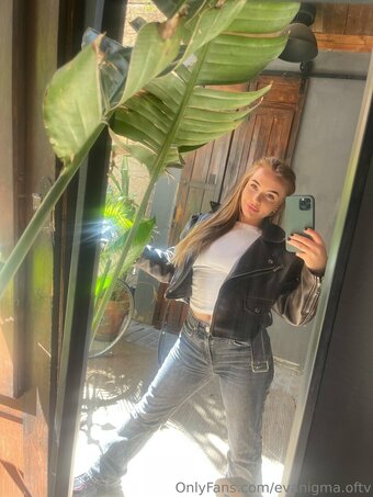 evanigma.oftv Nude Leaks Photo 19