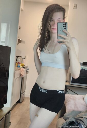 evarex Nude Leaks Photo 2