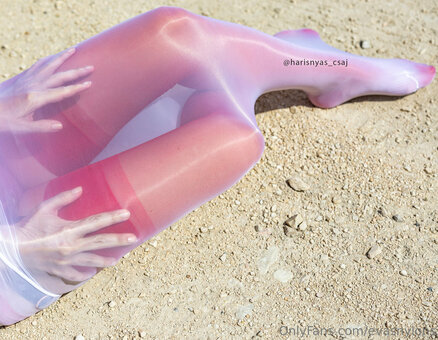 evasnylons Nude Leaks Photo 9