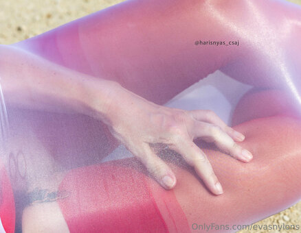 evasnylons Nude Leaks Photo 10