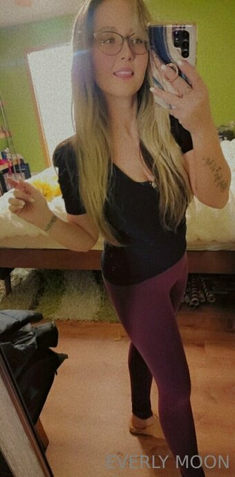 everlymoon Nude Leaks Photo 2