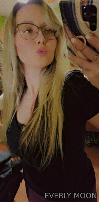 everlymoon Nude Leaks Photo 3