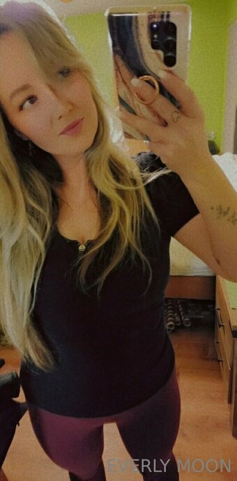 everlymoon Nude Leaks Photo 4