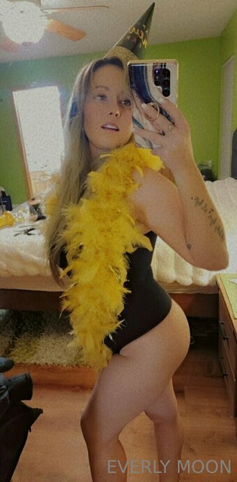 everlymoon Nude Leaks Photo 8