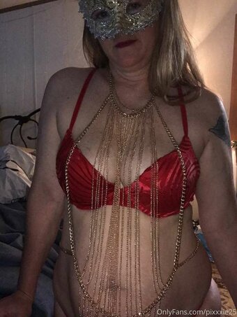 everyonelovespixie / pixxxie25 Nude Leaks OnlyFans Photo 7
