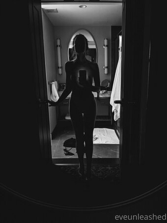 eveunleashed Nude Leaks Photo 29