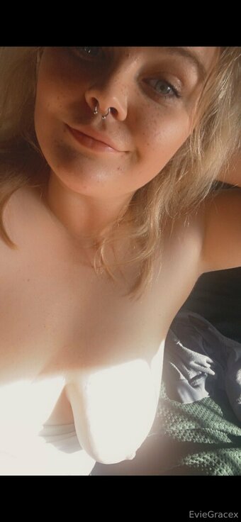 eviegracex Nude Leaks Photo 21