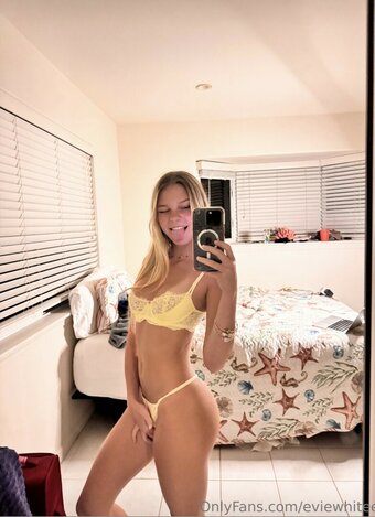Eviewhiteee / eviewhite_ / eviewhiteeee Nude Leaks OnlyFans Photo 2