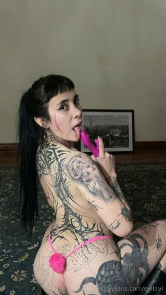evilavi Nude Leaks Photo 13