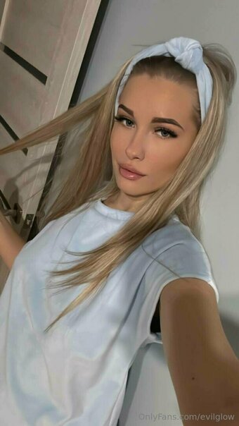 evilglow Nude Leaks Photo 9