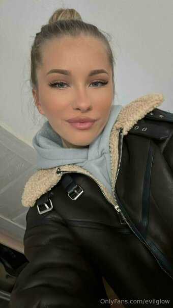 evilglow Nude Leaks Photo 10