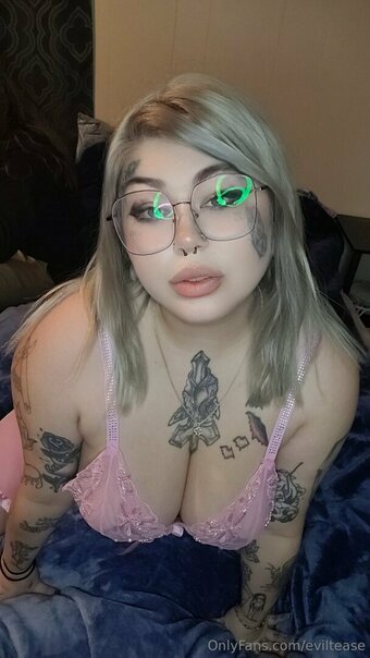 eviltease Nude Leaks Photo 12