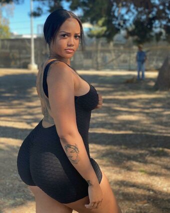 exactly.e / essencecassh Nude Leaks Photo 2