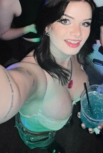 Extragal / extraroxy / grace4nne Nude Leaks OnlyFans Photo 2