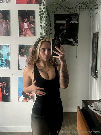 extraroxy Nude Leaks Photo 15