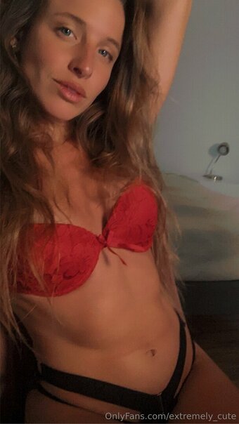 extremely_cute Nude Leaks Photo 2