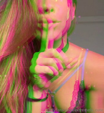 extremely_cute Nude Leaks Photo 3