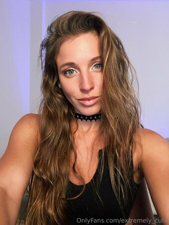 extremely_cute Nude Leaks Photo 8