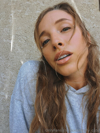 extremely_cute Nude Leaks Photo 14