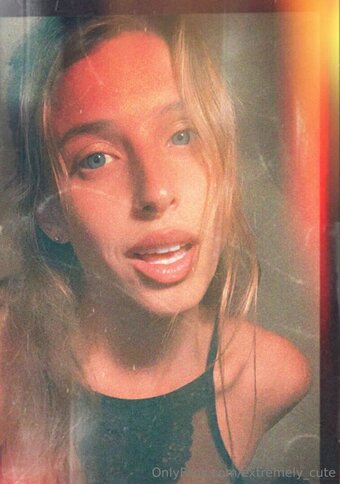 extremely_cute Nude Leaks Photo 19