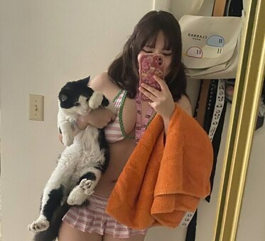 fa3ri2e / fa3rie2 / favicon.ico / https: / mewtroyashka / mewtryoshka Nude Leaks Photo 1