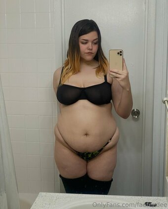 faefeedee Nude Leaks Photo 6