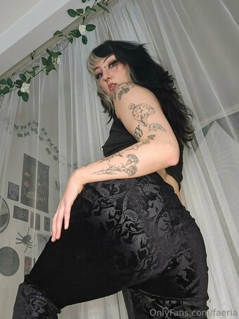 faeria Nude Leaks Photo 12