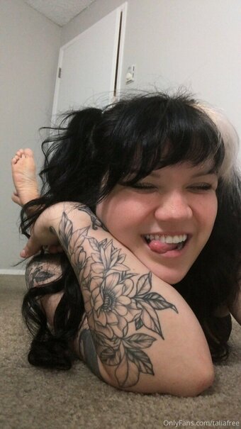 fallonfree Nude Leaks Photo 24