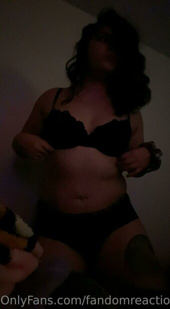 fandomreaction Nude Leaks Photo 1