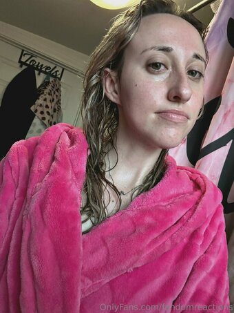 FandomReactions / fandomreactgirls Nude Leaks OnlyFans Photo 6