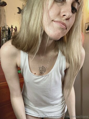 FandomReactions / fandomreactgirls Nude Leaks OnlyFans Photo 14