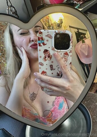 FandomReactions / fandomreactgirls Nude Leaks OnlyFans Photo 17