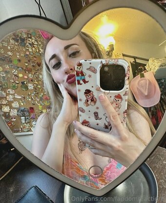 FandomReactions / fandomreactgirls Nude Leaks OnlyFans Photo 19