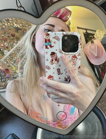FandomReactions / fandomreactgirls Nude Leaks OnlyFans Photo 22